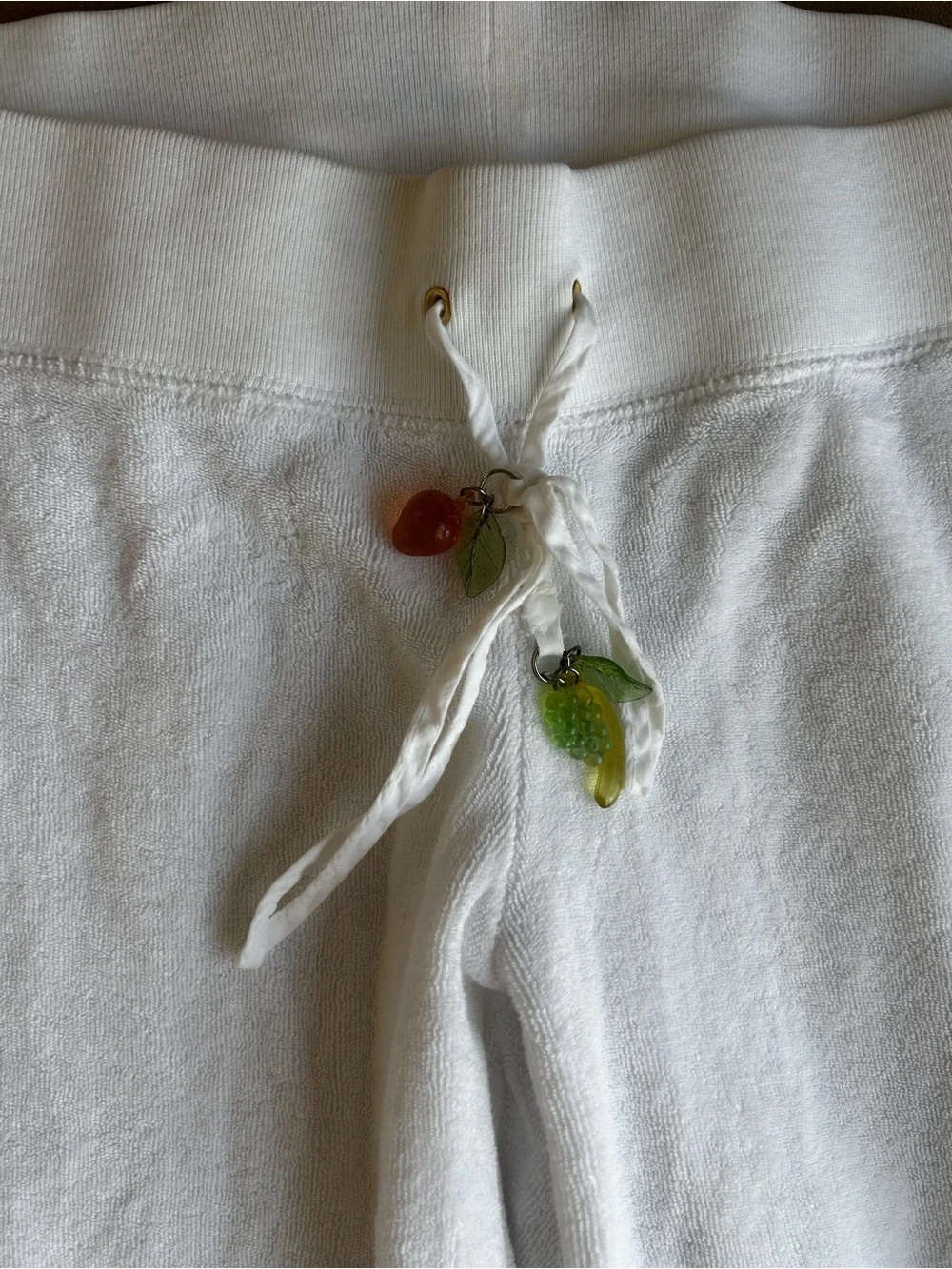 Vintage Y2K Juicy Couture Terry Capri Pants Fruit Charms White S